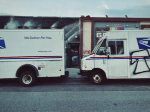 Lieferfahrzeuge des United States Postal Service